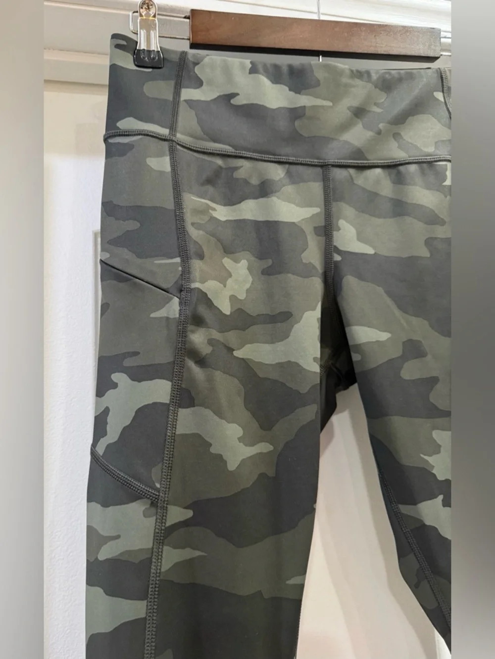 Athleta Camo Contender 7/8 Tight Leggings  in Olive and Black Size Medium